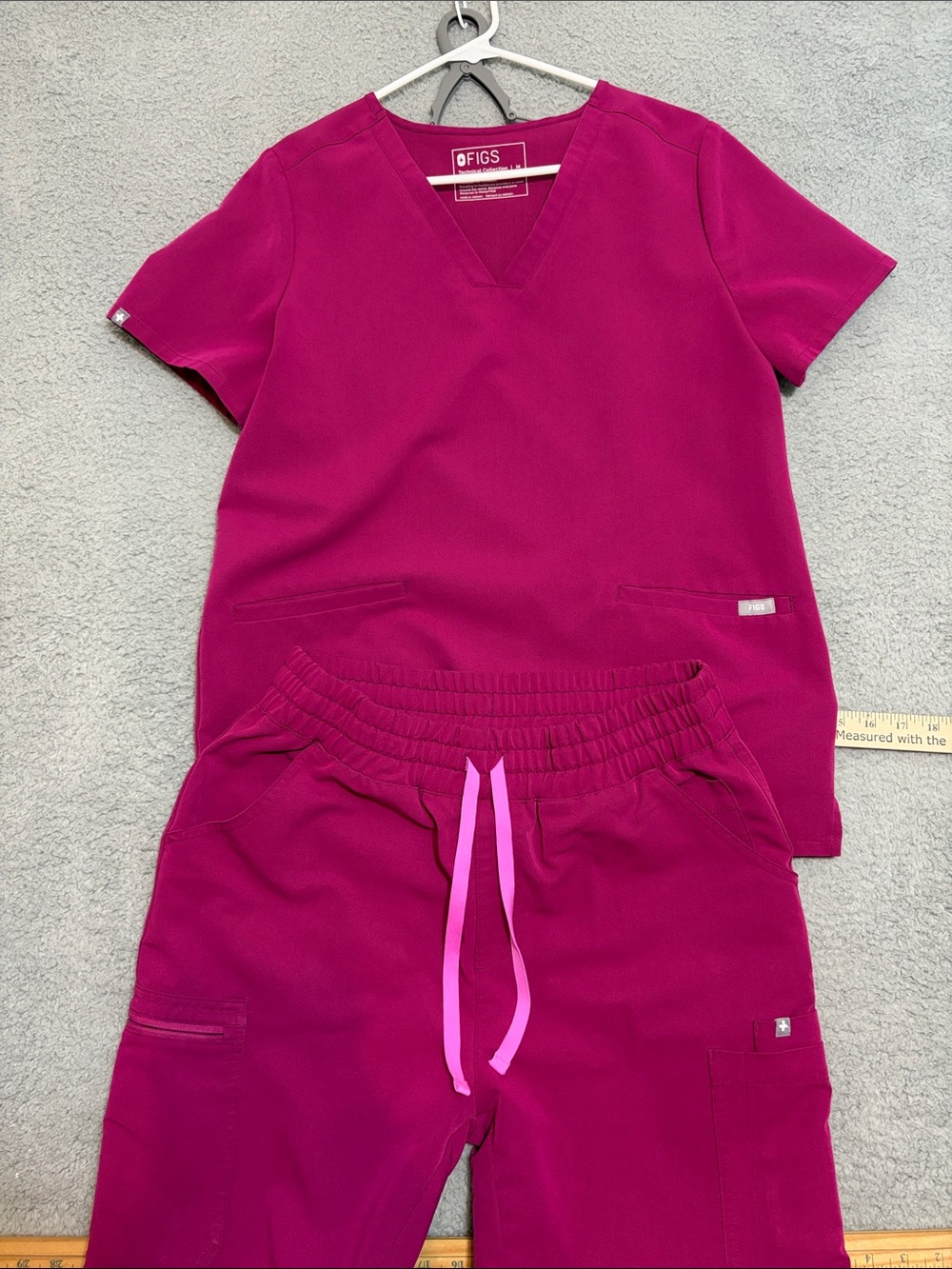 FIGS Scrub Set women’s medium- Magenta